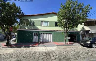 Imagem: A casa possui 4 Dormitórios, 2 Banheiros, 2 Vagas na garagem