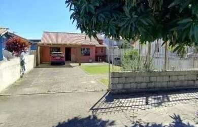 Imagem: A casa possui 2 Dormitórios, 1 Banheiro, 2 Vagas na garagem