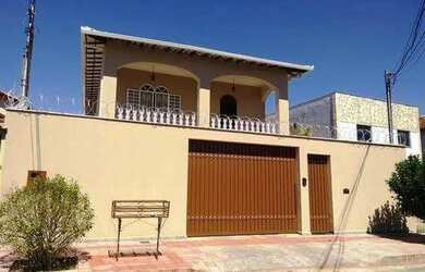 Imagem: A casa possui 2 Dormitórios, 2 Banheiros, 3 Vagas na garagem