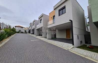 Imagem: A casa em condomínio possui 4 Dormitórios, 4 Banheiros, 3