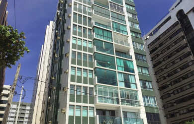 Imagem: O apartamento possui 4 Dormitórios, 1 Banheiro, 1 Vaga na garagem