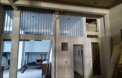 Imagem: O depósito possui 380m² de Área e está localizado em Rocha