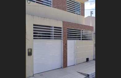 Imagem: A casa possui 4 Dormitórios, 4 Banheiros, 1 Vaga na garagem