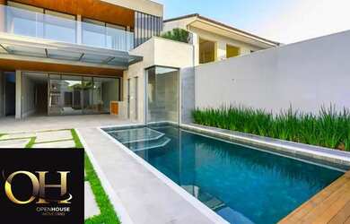 Imagem: A casa em condomínio possui 5 Dormitórios, 1 Banheiro, 3 Vagas