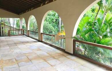 Imagem: A casa possui 5 Dormitórios, 5 Banheiros, 5 Vagas na garagem