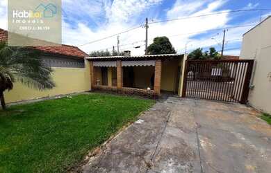 Imagem: A casa possui 3 Dormitórios, 2 Banheiros, 5 Vagas na garagem