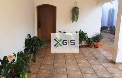 Imagem: A casa possui 3 Dormitórios, 3 Banheiros, 5 Vagas na garagem