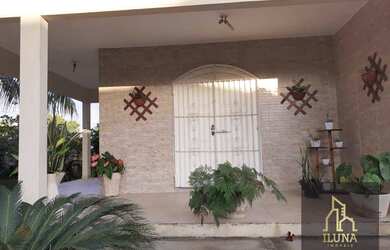 Imagem: A casa possui 3 Dormitórios, 1 Banheiro, 3 Vagas na garagem