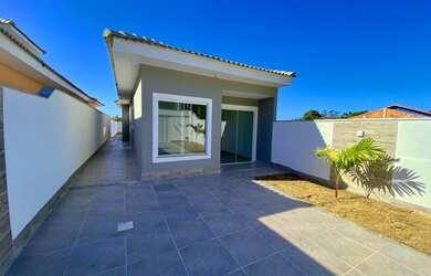 Imagem: A casa possui 2 Dormitórios, 2 Banheiros, 2 Vagas na garagem