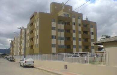 Imagem: O apartamento possui 3 Dormitórios, 1 Banheiro, 1 Vaga na garagem