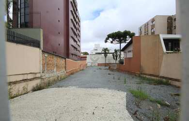 Imagem: O terreno possui 1.112m² de Área e está localizado em Seminário