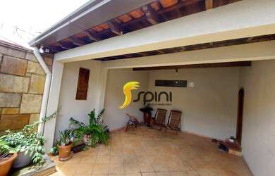 Imagem: A casa possui 3 Dormitórios, 3 Banheiros, 2 Vagas na garagem