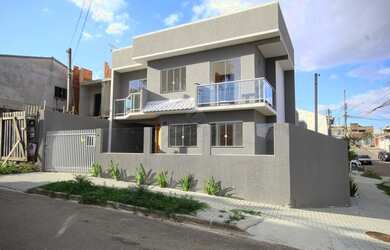 Imagem: A casa possui 3 Dormitórios, 2 Banheiros, 2 Vagas na garagem