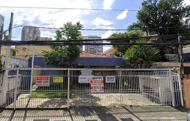 Imagem: A casa possui 3 Dormitórios, 2 Banheiros, 5 Vagas na garagem