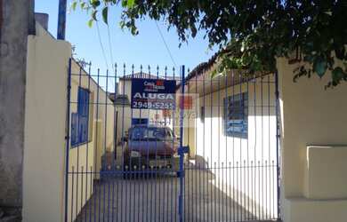 Imagem: A casa possui 1 Dormitório, 1 Banheiro, 1 Vaga na garagem