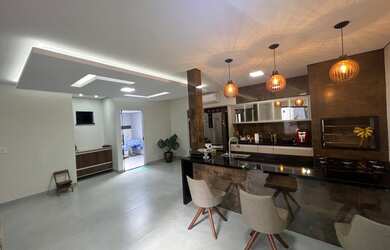 Imagem: A casa em condomínio possui 4 Dormitórios, 5 Banheiros, 3