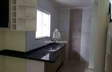 Imagem: A casa possui 3 Dormitórios, 2 Banheiros, 1 Vaga na garagem