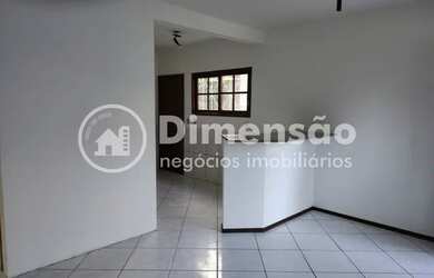 Imagem: A casa possui 2 Dormitórios, 1 Banheiro, 2 Vagas na garagem