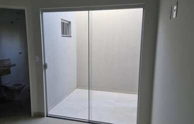 Imagem: A casa possui 3 Dormitórios, 1 Banheiro, 1 Vaga na garagem