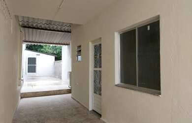 Imagem: A casa possui 3 Dormitórios, 2 Banheiros e 1 Vaga na garagem