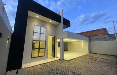 Imagem: A casa possui 3 Dormitórios, 3 Banheiros, 5 Vagas na garagem