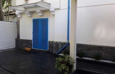 Imagem: A casa possui 4 Dormitórios, 3 Banheiros, 3 Vagas na garagem