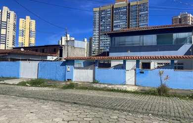 Imagem: A casa possui 5 Dormitórios, 5 Banheiros, 5 Vagas na garagem