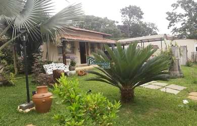 Imagem: A casa possui 4 Dormitórios, 4 Banheiros, 2 Vagas na garagem