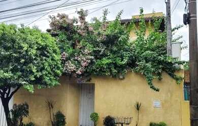 Imagem: A casa possui 4 Dormitórios, 4 Banheiros, 2 Vagas na garagem