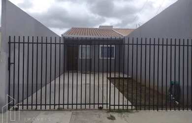 Imagem: A casa possui 3 Dormitórios, 1 Banheiro, 1 Vaga na garagem