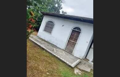 Imagem: A casa possui 3 Dormitórios, 1 Banheiro, 4 Vagas na garagem