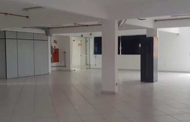 Imagem: O depósito possui 1.600m² de Área e está localizado em