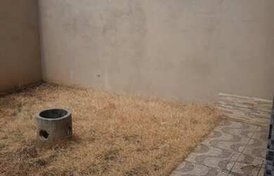 Imagem: A casa possui 3 Dormitórios, 2 Banheiros, 2 Vagas na garagem