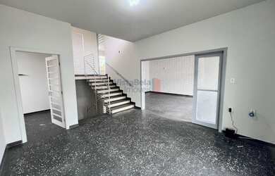 Imagem: A casa possui 3 Dormitórios, 3 Banheiros, 3 Vagas na garagem