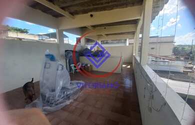 Imagem: A casa possui 3 Dormitórios, 2 Banheiros, 3 Vagas na garagem