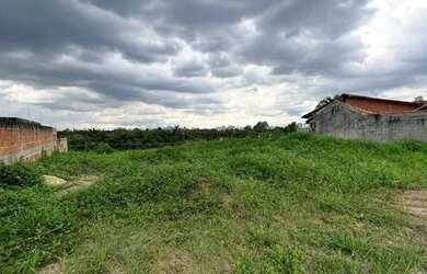 Imagem: O terreno possui 800m² de Área e está localizado em Urbanova