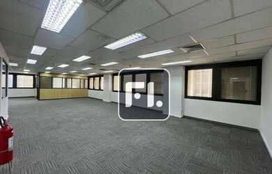 Imagem: O depósito possui 5 Vagas na garagem, 535m² de Área e está