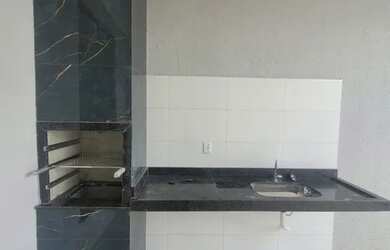 Imagem: A casa possui 2 Dormitórios, 2 Banheiros, 2 Vagas na garagem