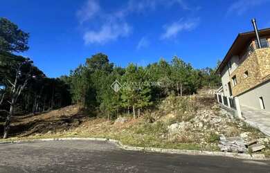 Imagem: O terreno possui 699m² de Área e está localizado em Mato