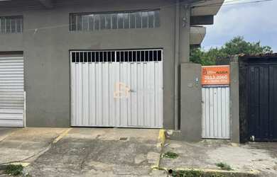 Imagem: A casa possui 2 Dormitórios, 1 Banheiro, 2 Vagas na garagem