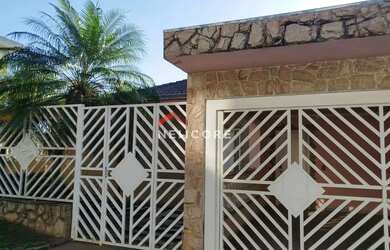 Imagem: A casa em condomínio possui 4 Dormitórios, 5 Banheiros, 4