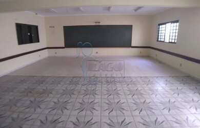 Imagem: O depósito possui 5 Vagas na garagem e 317m² de Área e está