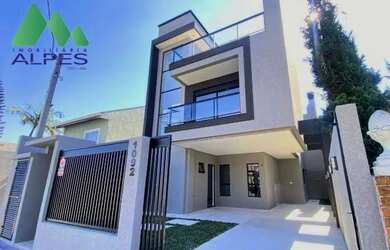 Imagem: A casa possui 3 Dormitórios, 5 Banheiros, 2 Vagas na garagem