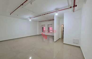 Imagem: O depósito possui 1 Vaga na garagem e 62m² de Área e está