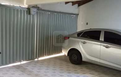 Imagem: A casa possui 2 Dormitórios, 4 Banheiros, 2 Vagas na garagem