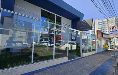 Imagem: A casa possui 5 Dormitórios, 3 Banheiros, 300m² de Área e