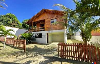 Imagem: A casa em condomínio possui 4 Dormitórios, 4 Banheiros, 5