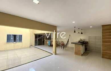 Imagem: A casa possui 2 Dormitórios, 3 Banheiros, 4 Vagas na garagem