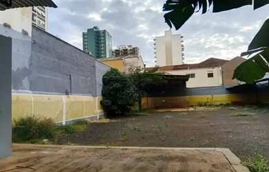 Imagem: O depósito possui 5 Vagas na garagem e 48m² de Área e está