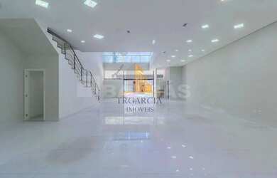 Imagem: O depósito possui 4 Vagas na garagem e 391m² de Área e está